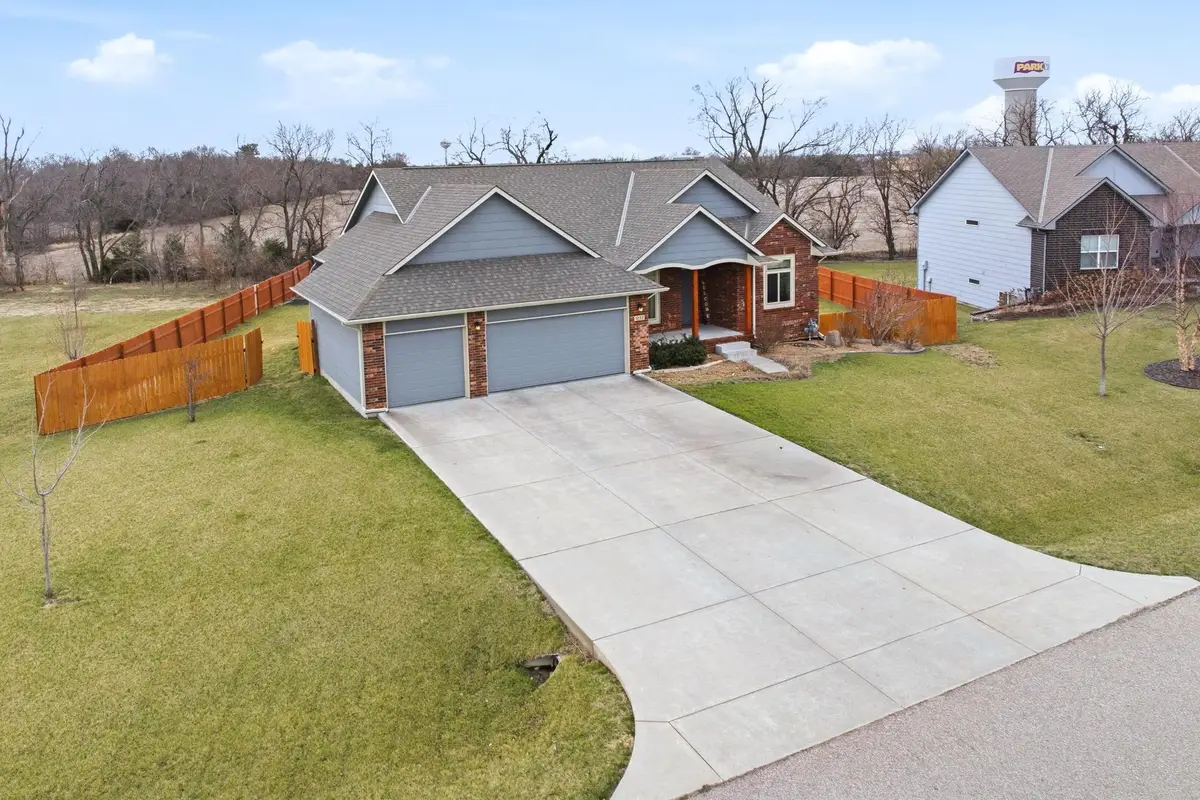 1233 E Bearhill Circle, Park City, KS 67147 - #1