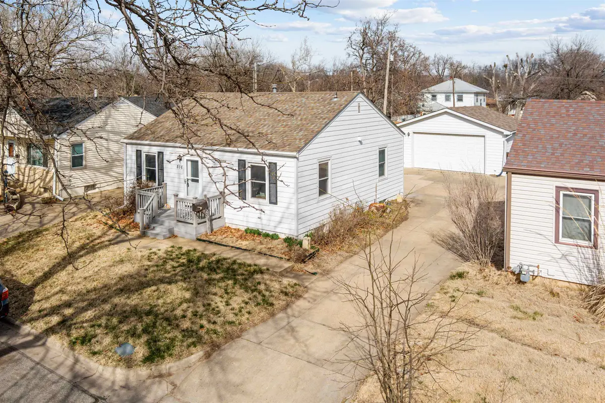 516 W Kirwin Ave, Salina, KS 67401 - #1