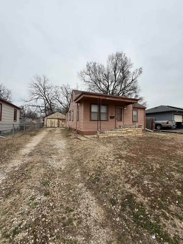 625 Montrose St, Salina, KS 67401