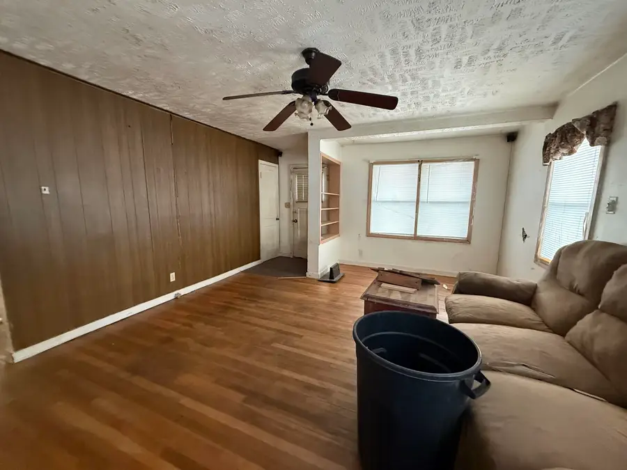 625 Montrose St, Salina, KS 67401 - #2