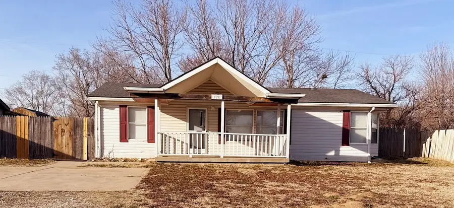 928 W Summey St, Haysville, KS 67060 - #2