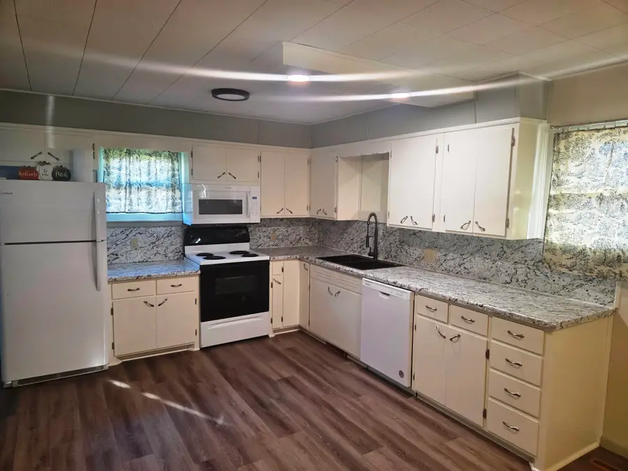 308 N Ash, Hillsboro, KS 67063 - #2