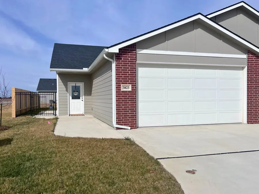 3821-3823 S Bluelake Ct, Wichita, KS 67215 - #2