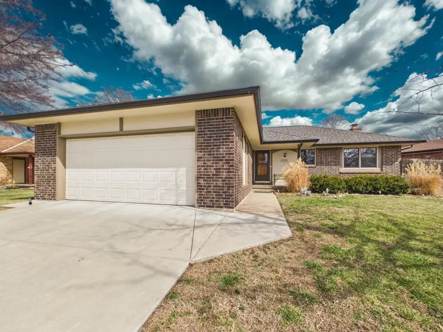 2230 S Flynn Ln, Wichita, KS 67207 - #2