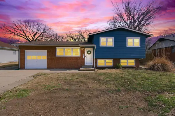 452 S Spring Creek Dr, Derby, KS 67037-1334