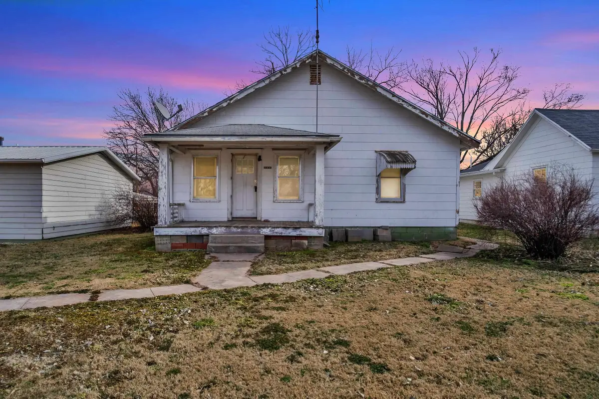 520 N Cedar St, Marion, KS 66861 - #1