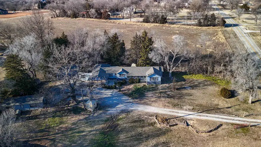 113 S Country Club Rd, Arkansas City, KS 67005 - #2