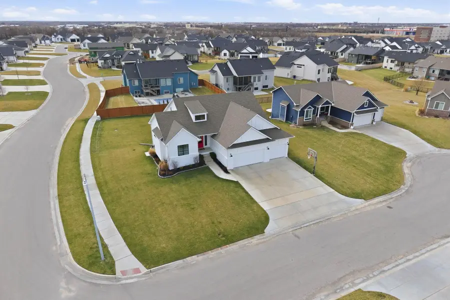 2733 N Eagle Ct, Wichita, KS 67226 - #2