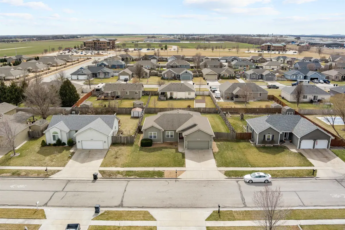 656 Joanie Ln, Salina, KS 67401 - #1