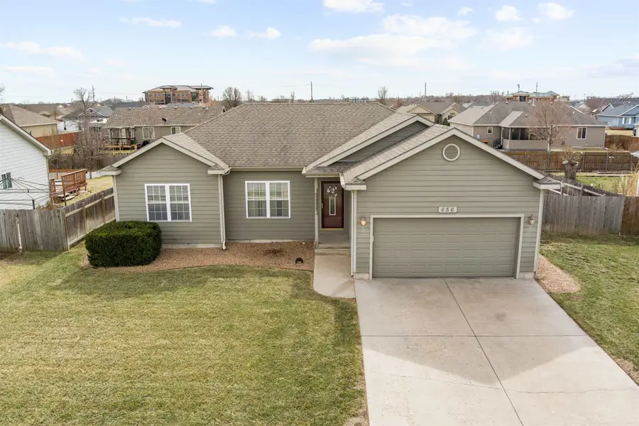 656 Joanie Ln, Salina, KS 67401 - #2