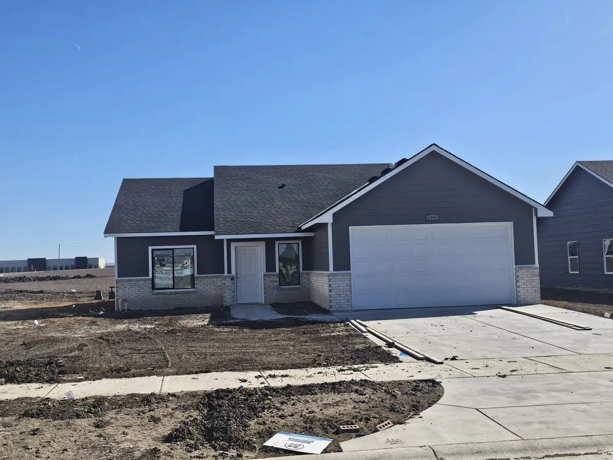 5186 N Toben Dr, Bel Aire, KS 67226 - #1