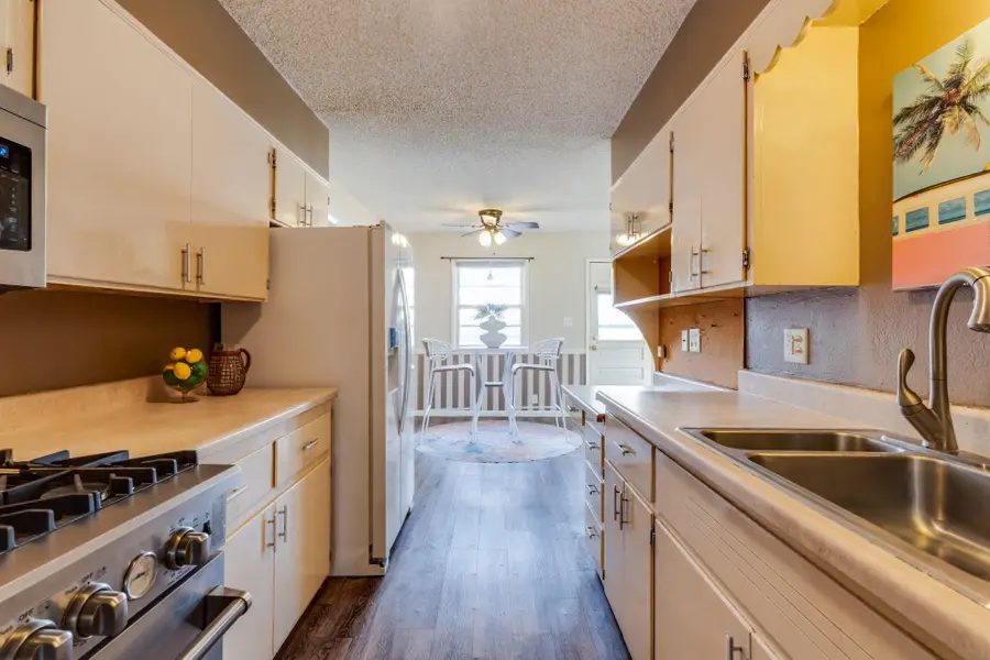 922 N Country Acres, Wichita, KS 67212 - #3