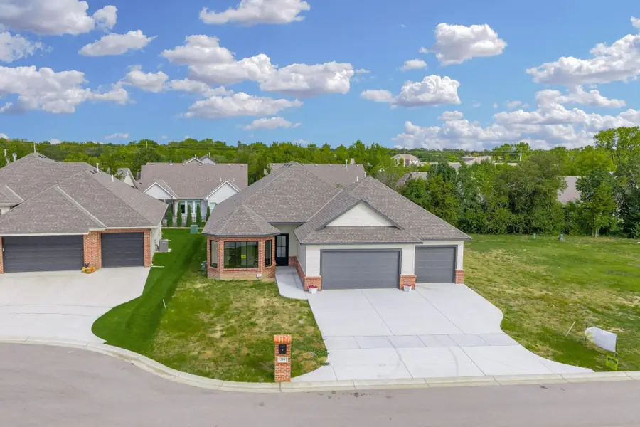 369 N Jackson Heights Ct, Wichita, KS 67206 - #2