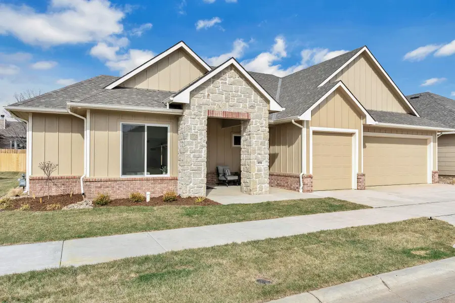 850 N Thornton Ct, Wichita, KS 67235 - #2