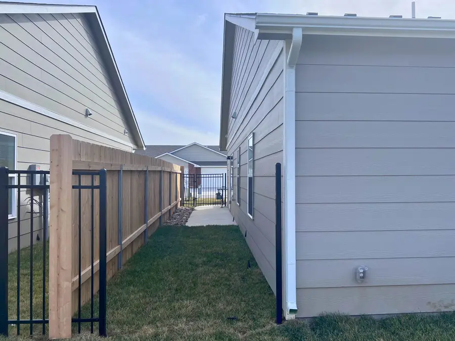 3755 S Bluelake Ct, Wichita, KS 67215 - #3