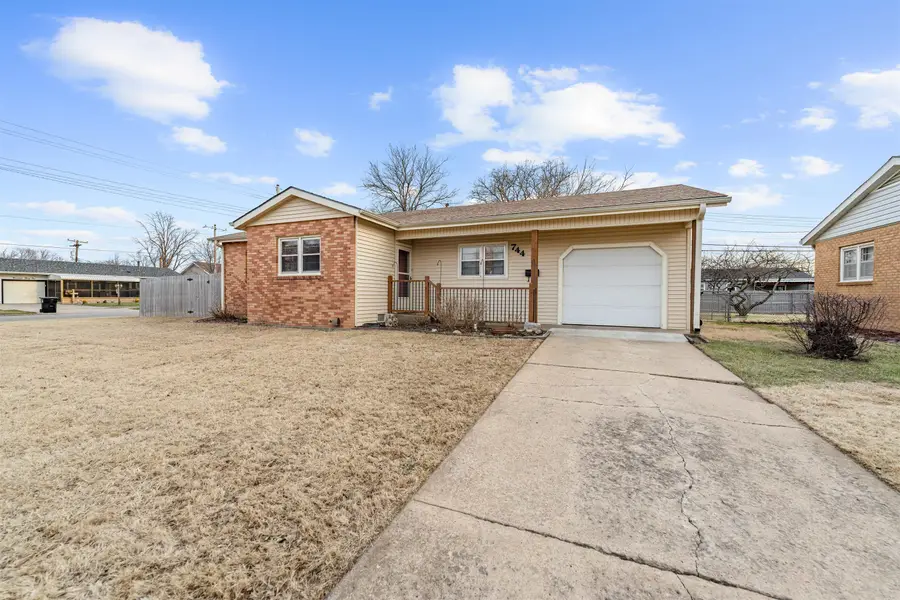 744 Carl Ave, Salina, KS 67401 - #2