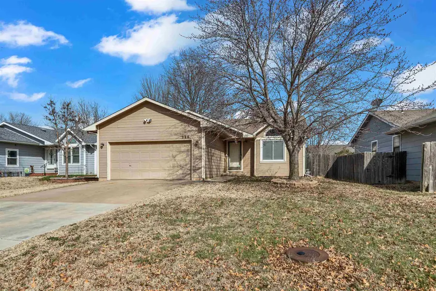 226 W Rosewood Ln, Derby, KS 67037 - #2