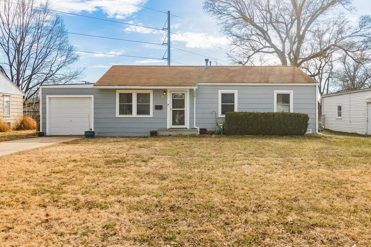 3 Swarens St, Hutchinson, KS 67502 - #1