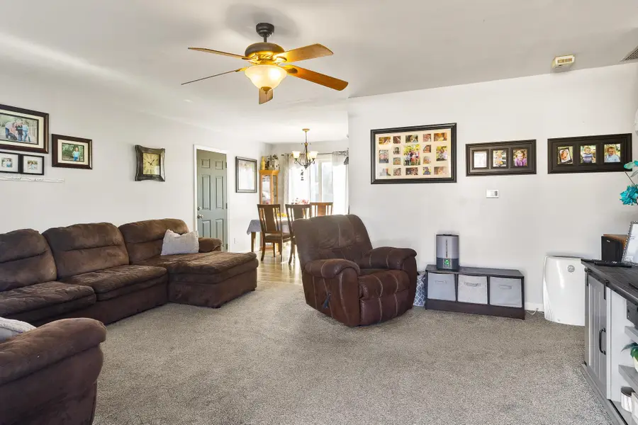 3 Swarens St, Hutchinson, KS 67502 - #3