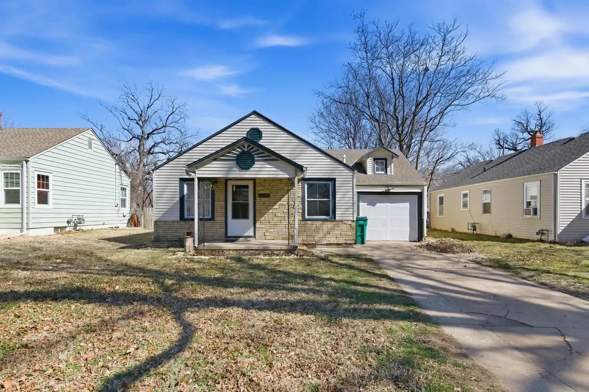2026 N Woodland Ave, Wichita, KS 67203 - #1