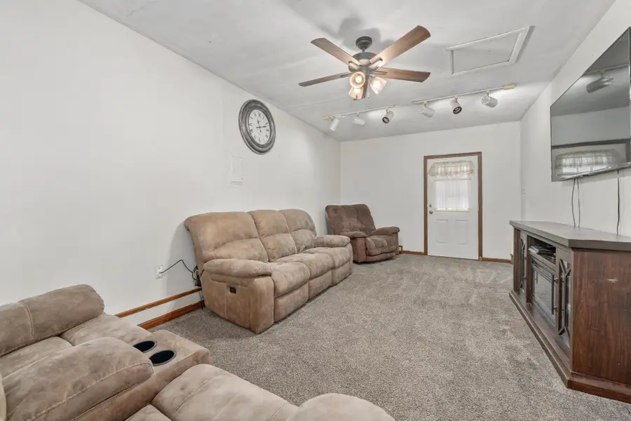 223 N Woodlawn St, Wellington, KS 67152 - #3