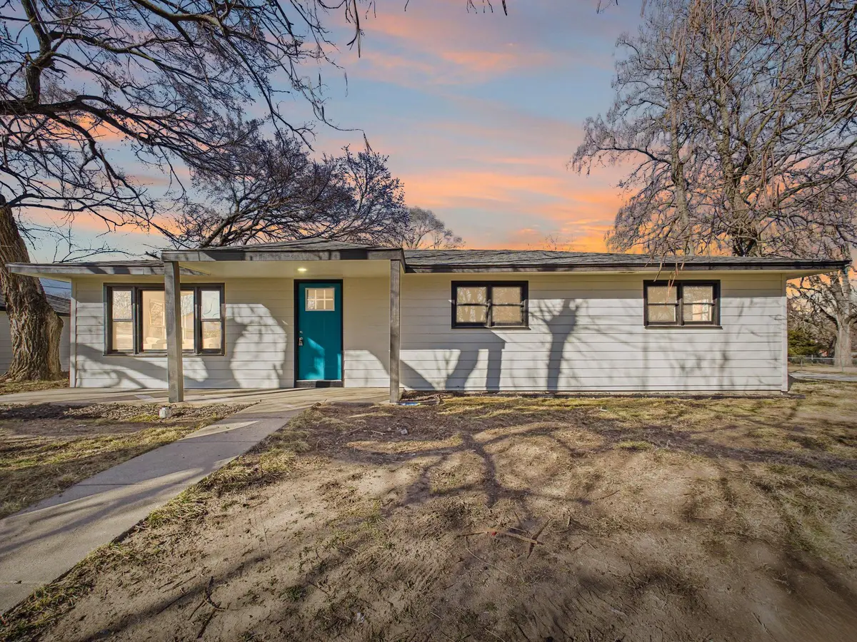 218 E 7th Ave, Belle Plaine, KS 67013 - #1