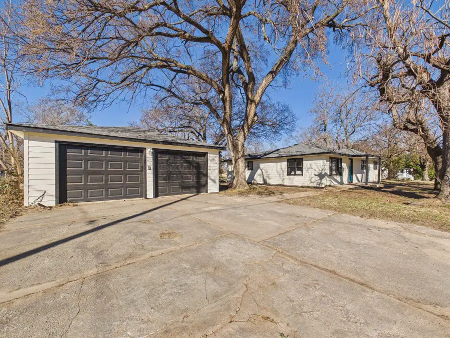 218 E 7th Ave, Belle Plaine, KS 67013 - #3