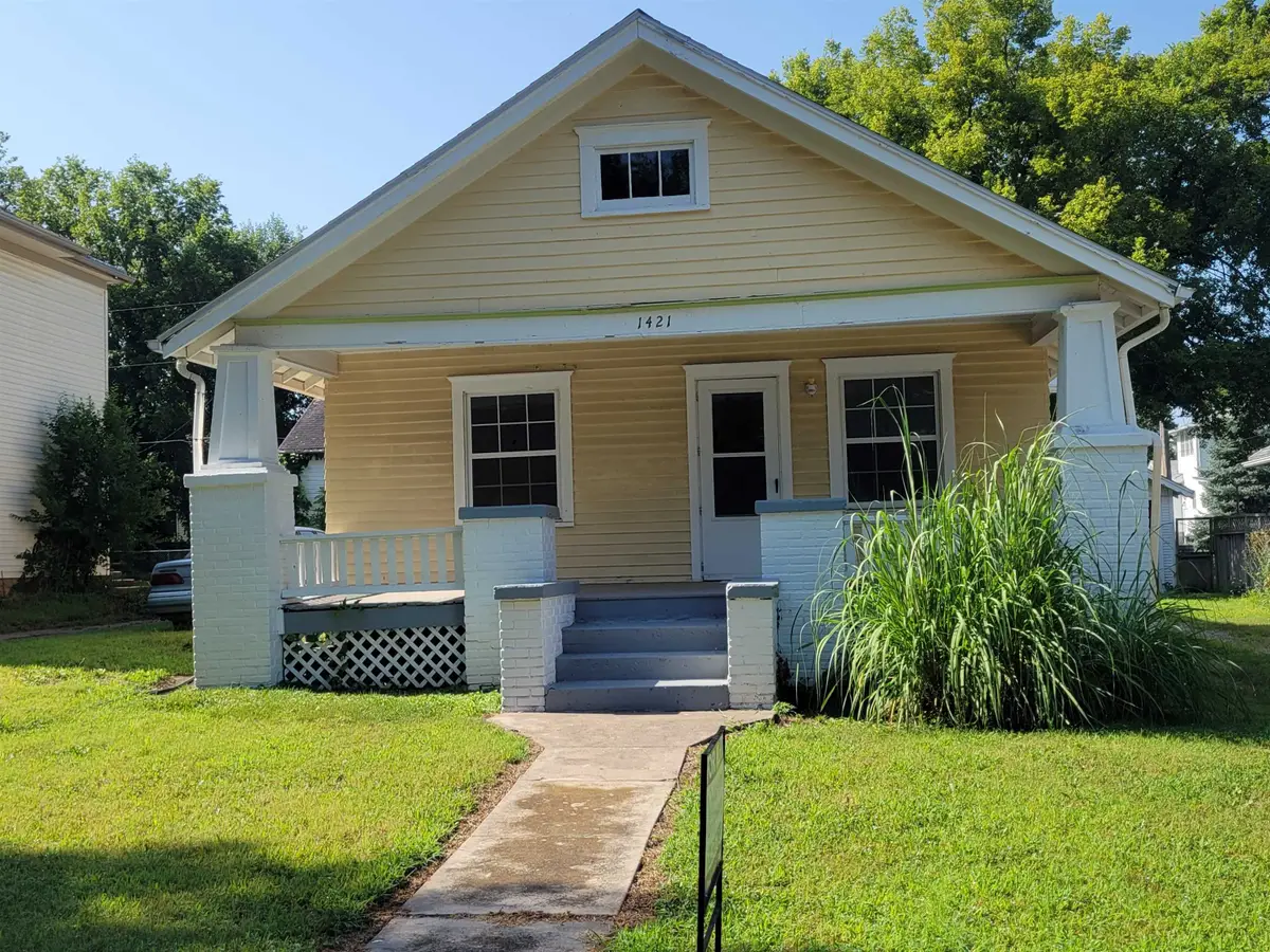1421 E 2nd Ave, Winfield, KS 67156 - #1