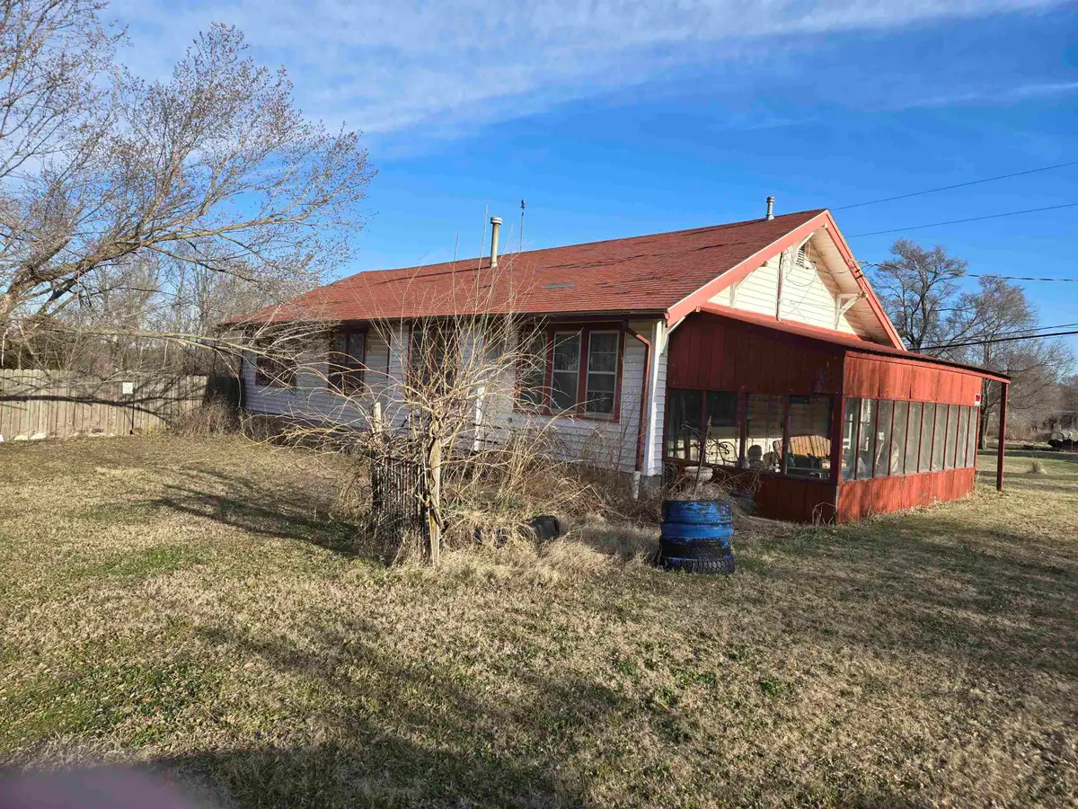 304 E Linden St, Dexter, KS 67038 - #1
