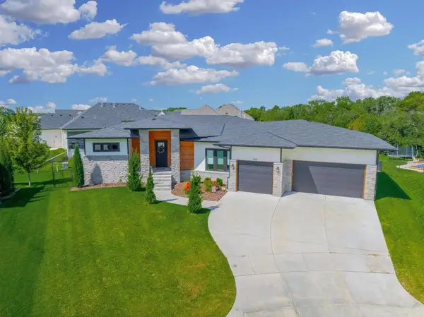 1609 N Lakeside Ct, Andover, KS 67002