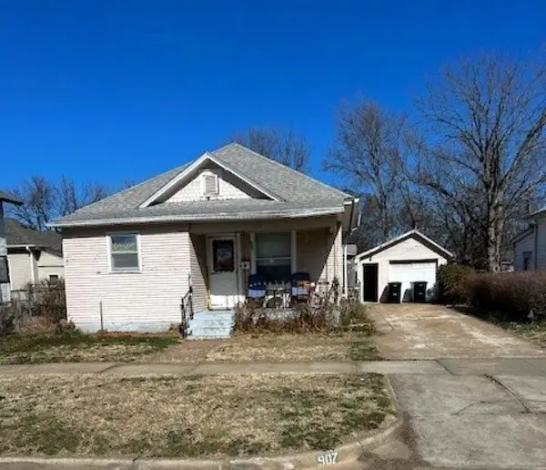 907 Johnstown Ave, Salina, KS 67401