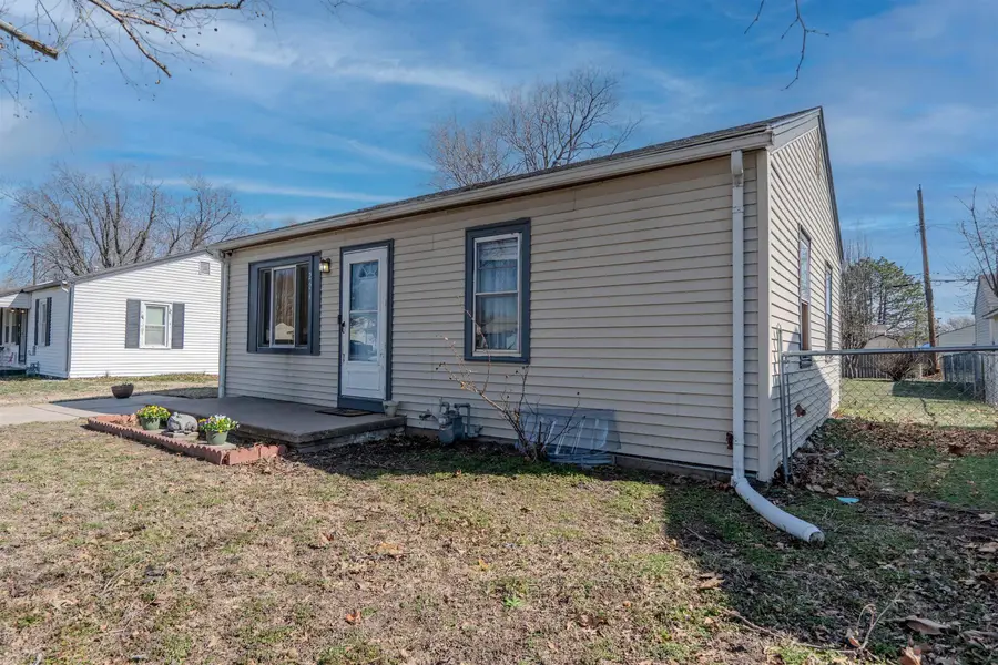 224 N Maynard Ave, Haysville, KS 67060 - #2