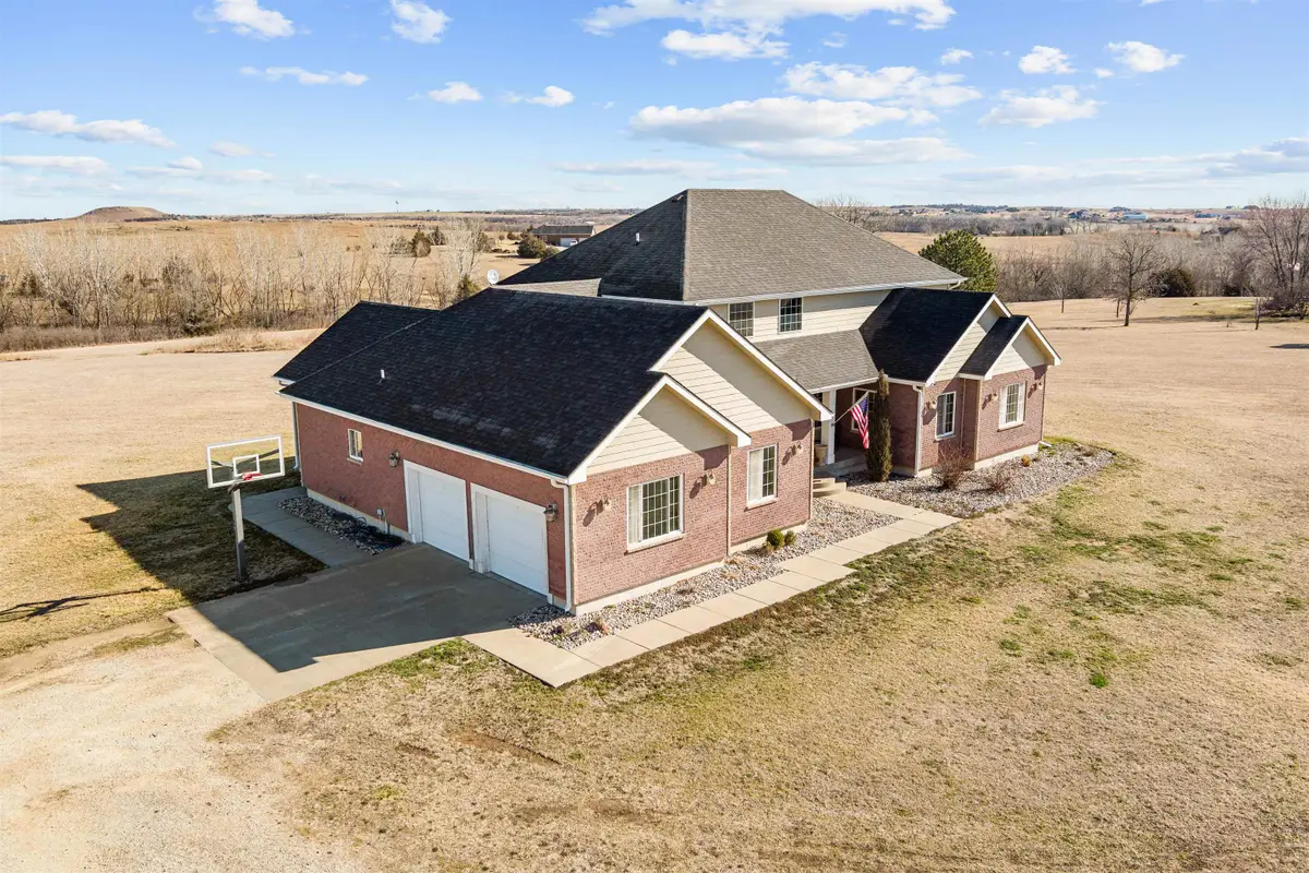 1140 W Hidden Springs Rd, Salina, KS 67401 - #1