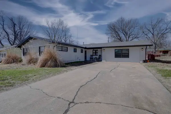 2221 Edgemont Dr, Arkansas City, KS 67005