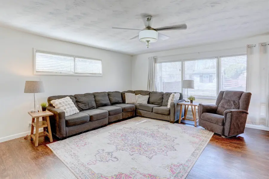 2221 Edgemont Dr, Arkansas City, KS 67005 - #2