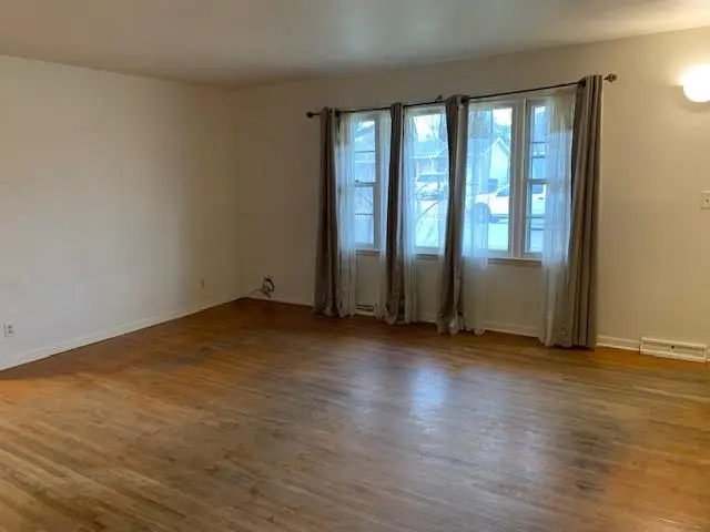 1004 S Plum St, Newton, KS 67114 - #2