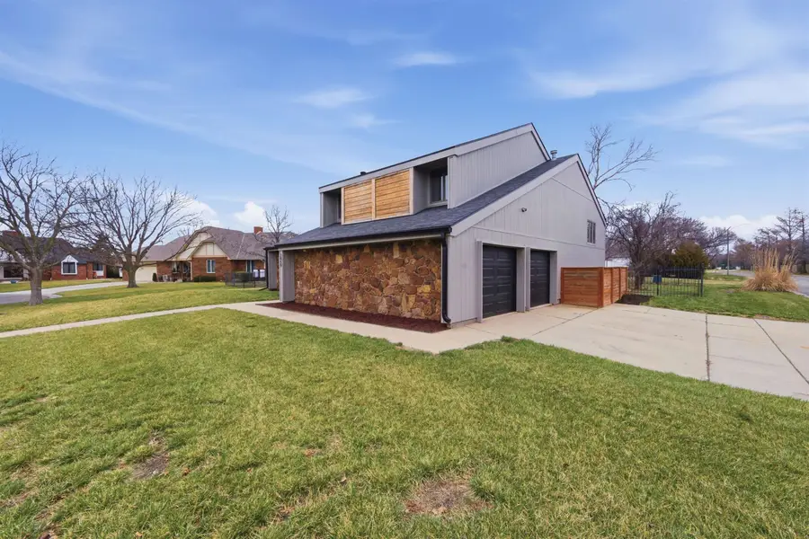 2459 N Plumthicket Ct, Wichita, KS 67226 - #2