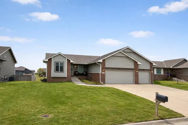 2021 Chestnut St, Newton, KS 67114