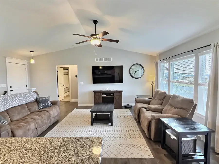 2021 Chestnut St, Newton, KS 67114 - #3