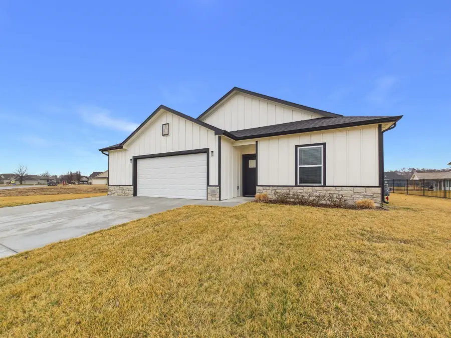 232 W Cherry Oaks St, Cheney, KS 67025 - #2