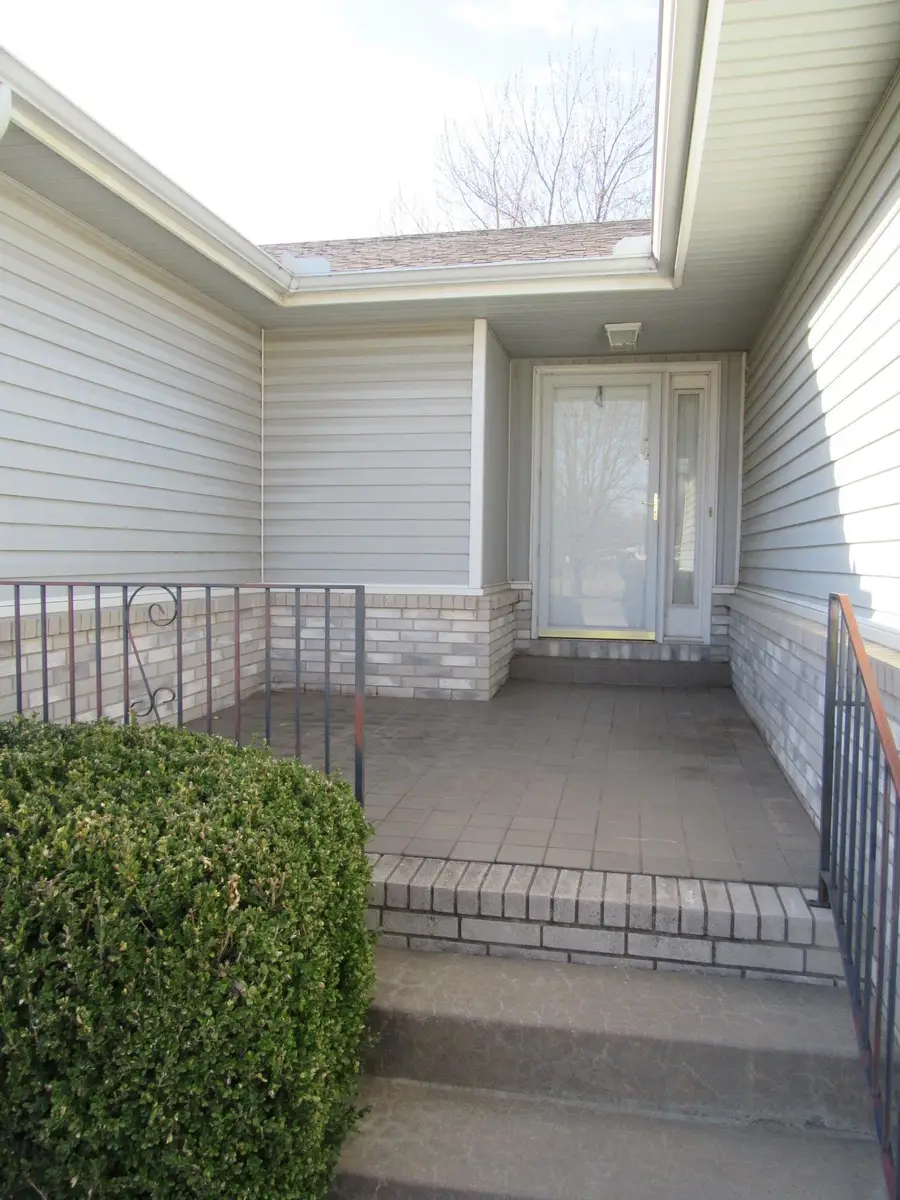 8933 W Meadow Knoll Ct, Wichita, KS 67205 - #3