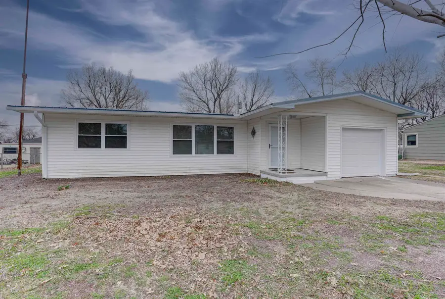 235 Meek Ave, Arkansas City, KS 67005 - #3