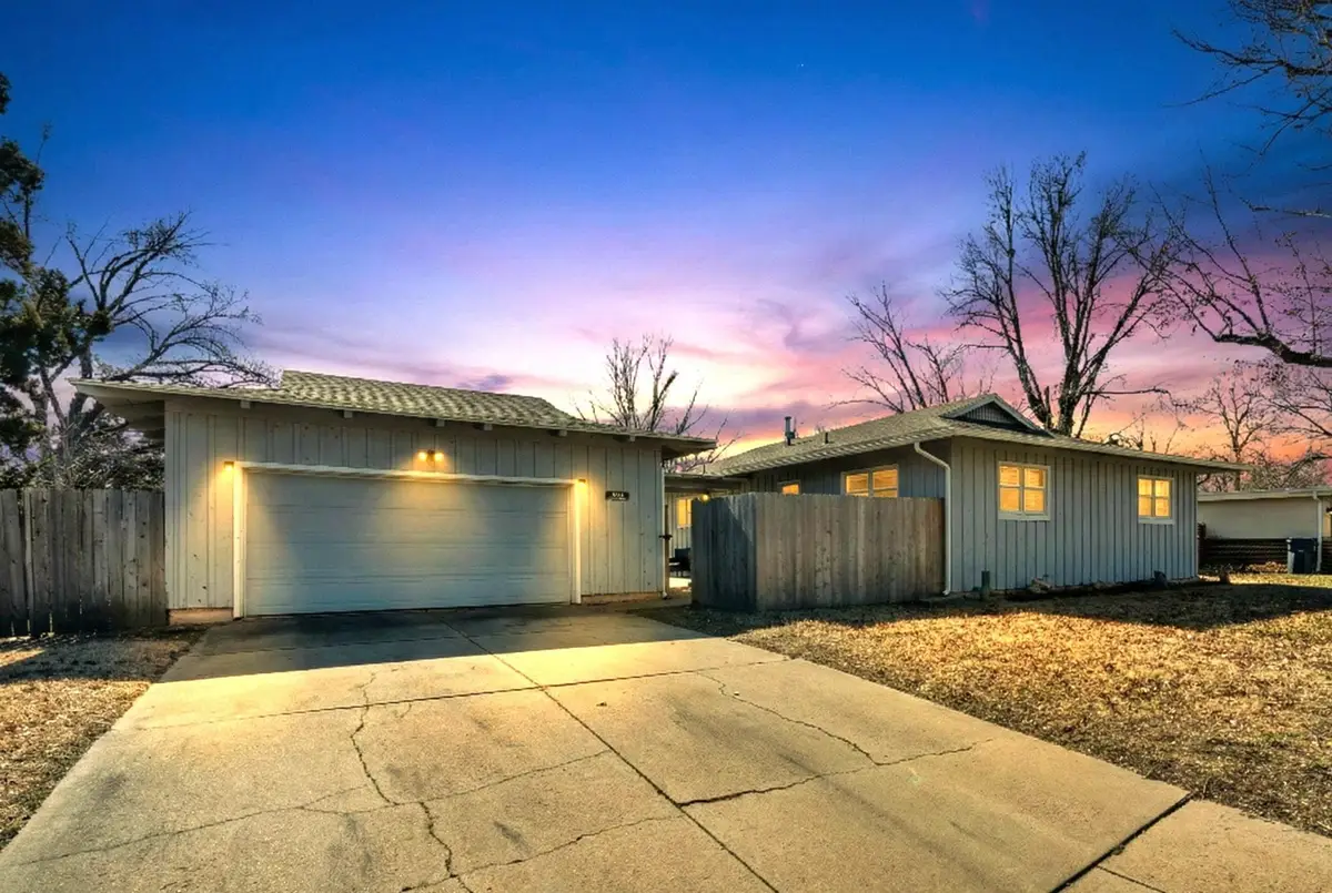 8121 E Lynwood St, Wichita, KS 67207-1116 - #1