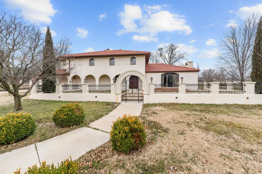 2041 Ridgeview Rd, Salina, KS 67401 - #2