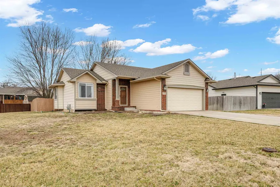 1101 N Raintree Dr, Derby, KS 67037 - #2