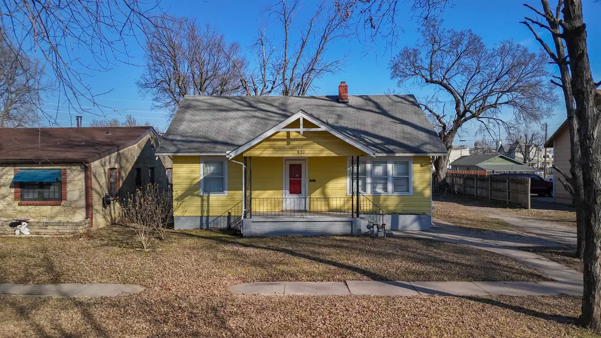 920 S 2nd St, Arkansas City, KS 67005 - #1
