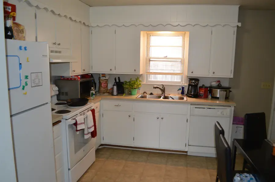 1212 N Richmond Cir, Wichita, KS 67203 - #3