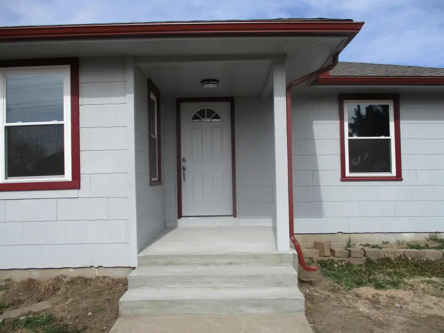 3206 W Macarthur Rd, Wichita, KS 67217 - #2