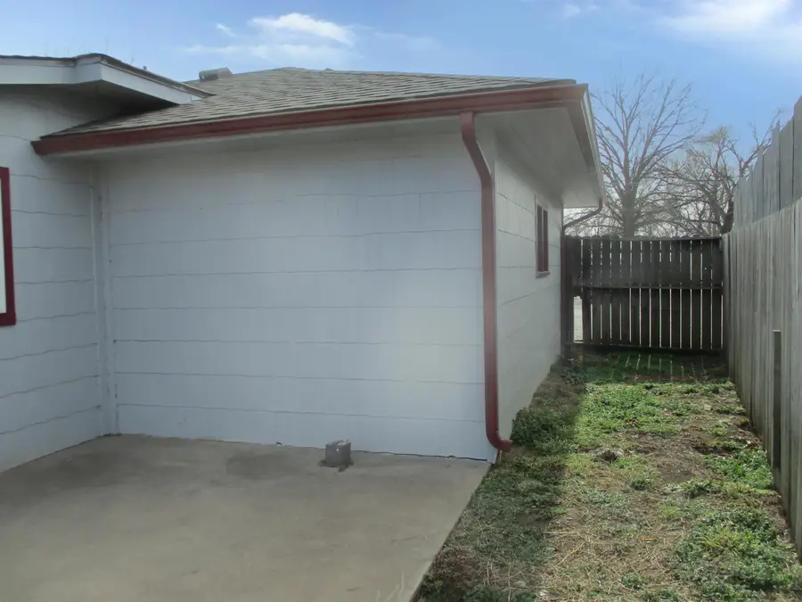 3206 W Macarthur Rd, Wichita, KS 67217 - #3