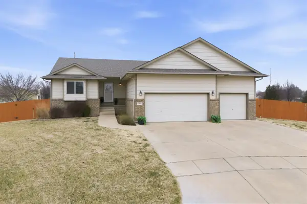 2402 S Fieldcrest, Wichita, KS 67215